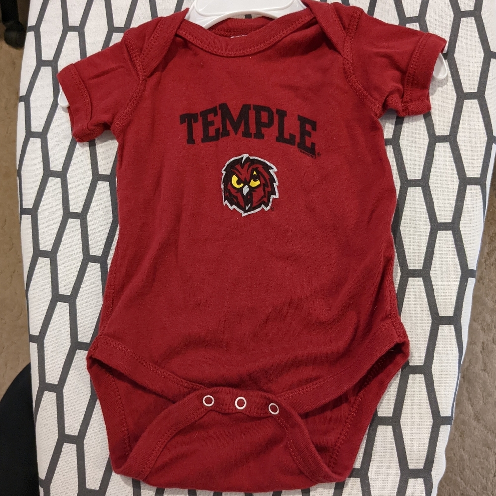 Temple owls baby onesie shirt, size 6 months red and black with snaps